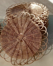 Cargar imagen en el visor de la galería, Sets Bases de Plato tejido Daisy 4, 6, 8, 12 pz