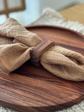 Cargar imagen en el visor de la galería, Sets de Bases de Plato madera Parota 4, 6, 8, 12 pz