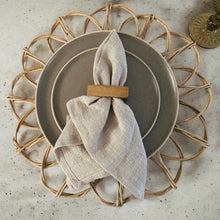Cargar imagen en el visor de la galería, Sets Bases de Plato tejido Bejuco Sunflower 4, 6, 8, 12 pz